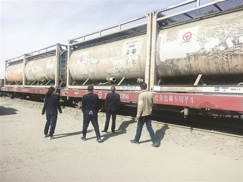 青藏鐵路首試罐式箱運水泥 綠色物流賦能高原公路建設